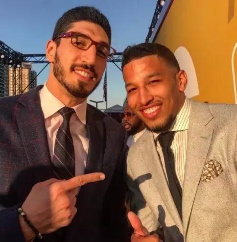 随着蓉城2-2，海港0-0，亚冠精英最新积分榜：中超三队包揽后三位（蓉城2-2、海港0-0后，亚冠精英积分更新：中超三队占据榜尾三席）