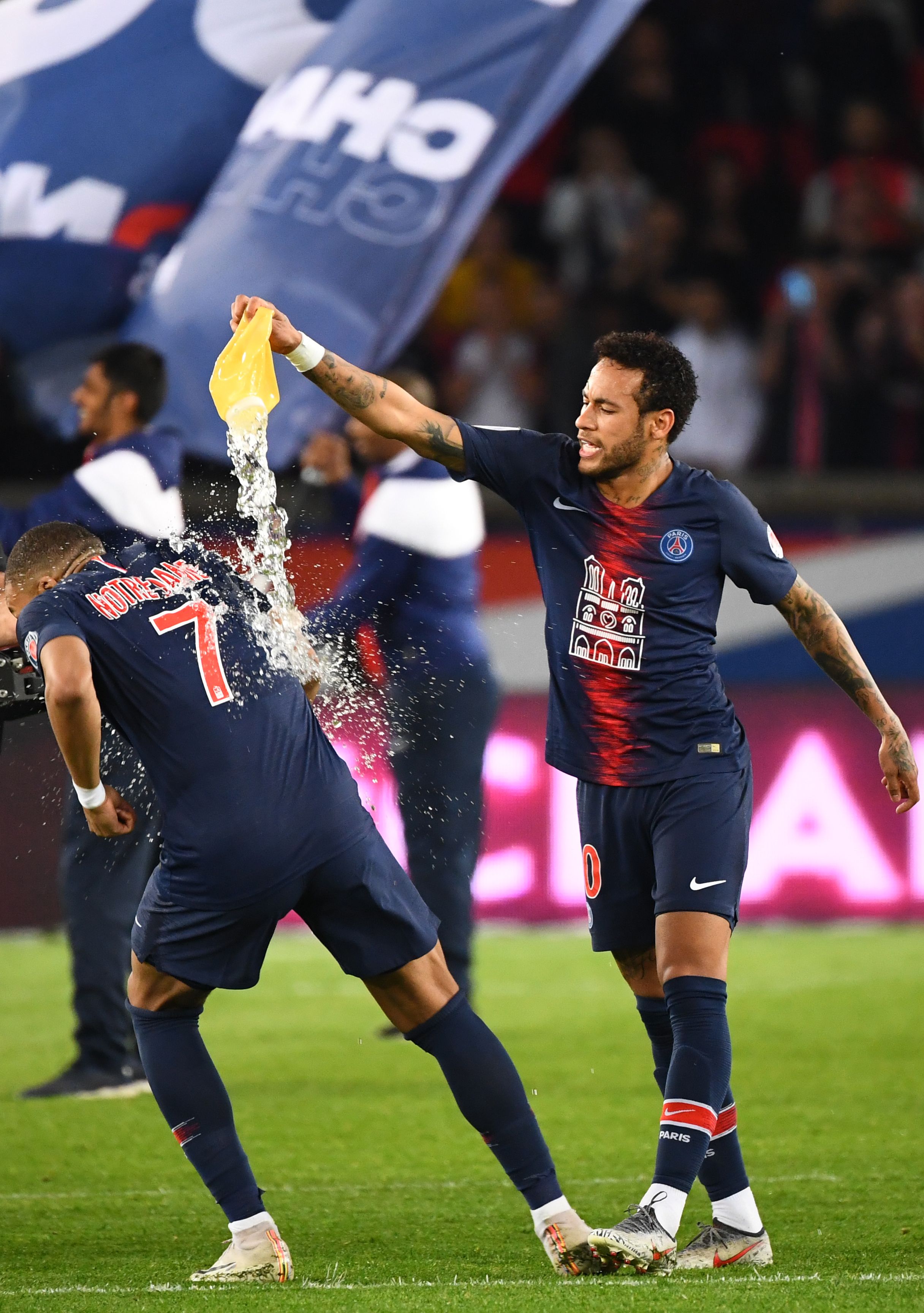 莱万特CEO：不会在冬窗出售埃永；巴萨没联系过我们（莱万特CEO：冬窗不卖埃永，巴萨未与我们接洽）