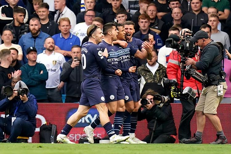 小孔塞桑被换下情绪激动不是因为斯帕莱蒂，是因摄影师险些绊倒他（小孔塞桑被换下情绪激动，因摄影师差点绊倒他而非斯帕莱蒂）