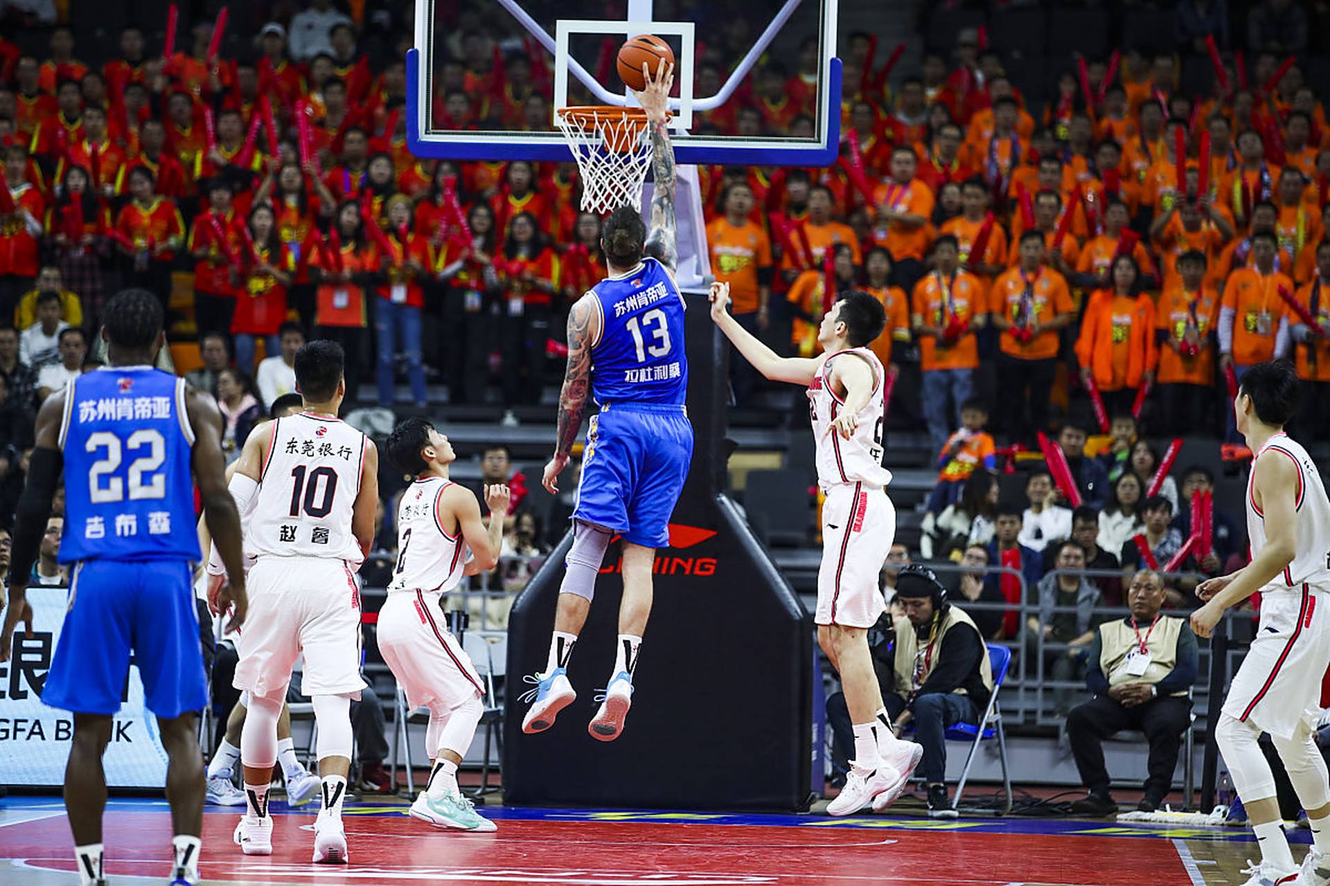 半场梅开二度，埃文-弗格森生涯首次在欧战中取得进球（埃文-弗格森上半场梅开二度，职业生涯欧战首球诞生）