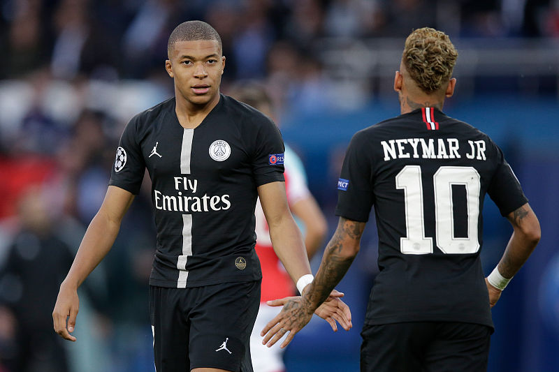 莱万：希望附加赛抽签有好运气；今天的球场就像溜冰场（莱万：盼附加赛签运理想；直言今日球场宛若冰面）