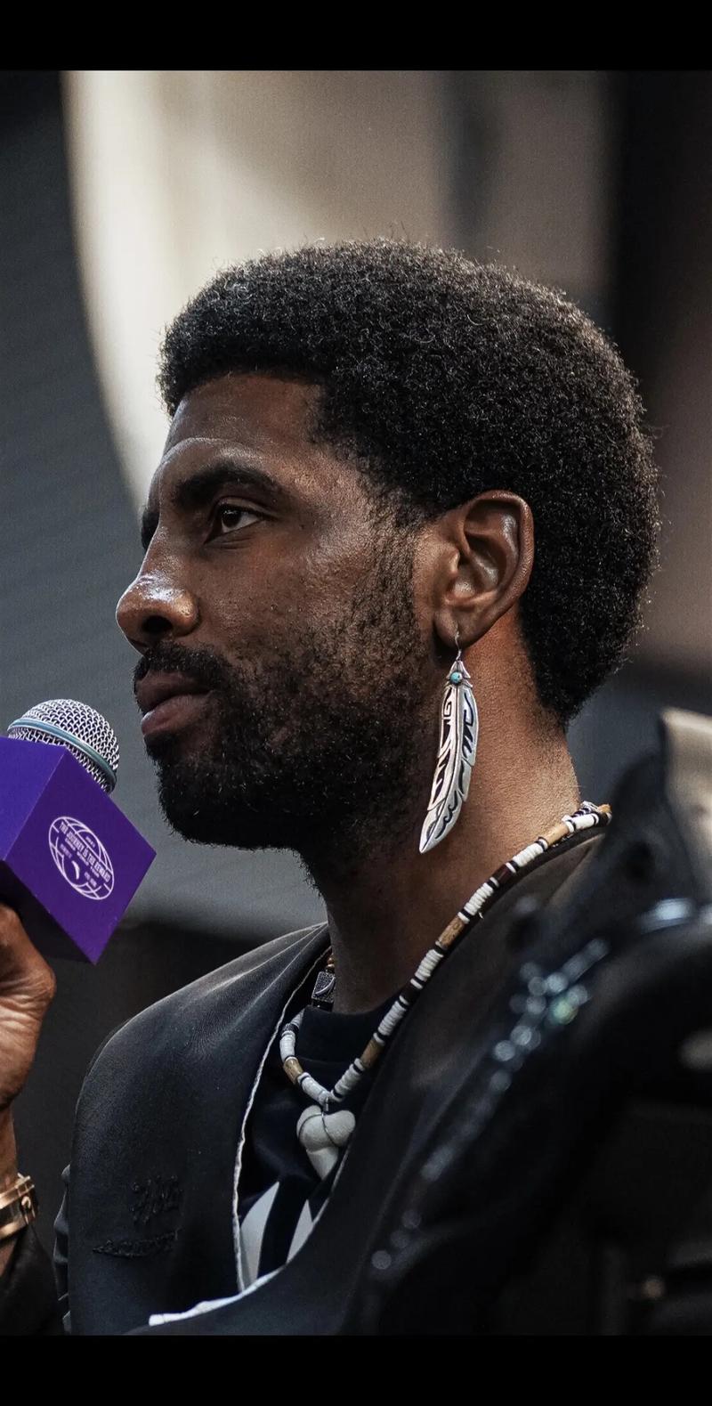 混团夺冠，国乒陪练角落等待，谁注意孙颖莎举动，刘国梁没说错（混合团体夺冠，国乒陪练默默守在角落，孙颖莎细节引发关注，刘国梁说得没错）