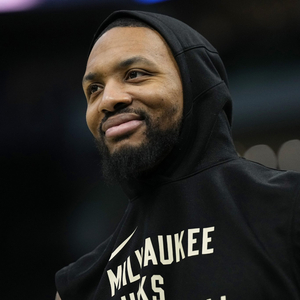 索赔，7名被禁赛一年的马来西亚归化球员计划起诉马来西亚足协（7名遭一年禁赛的马来西亚归化球员拟起诉马来西亚足协并索赔）