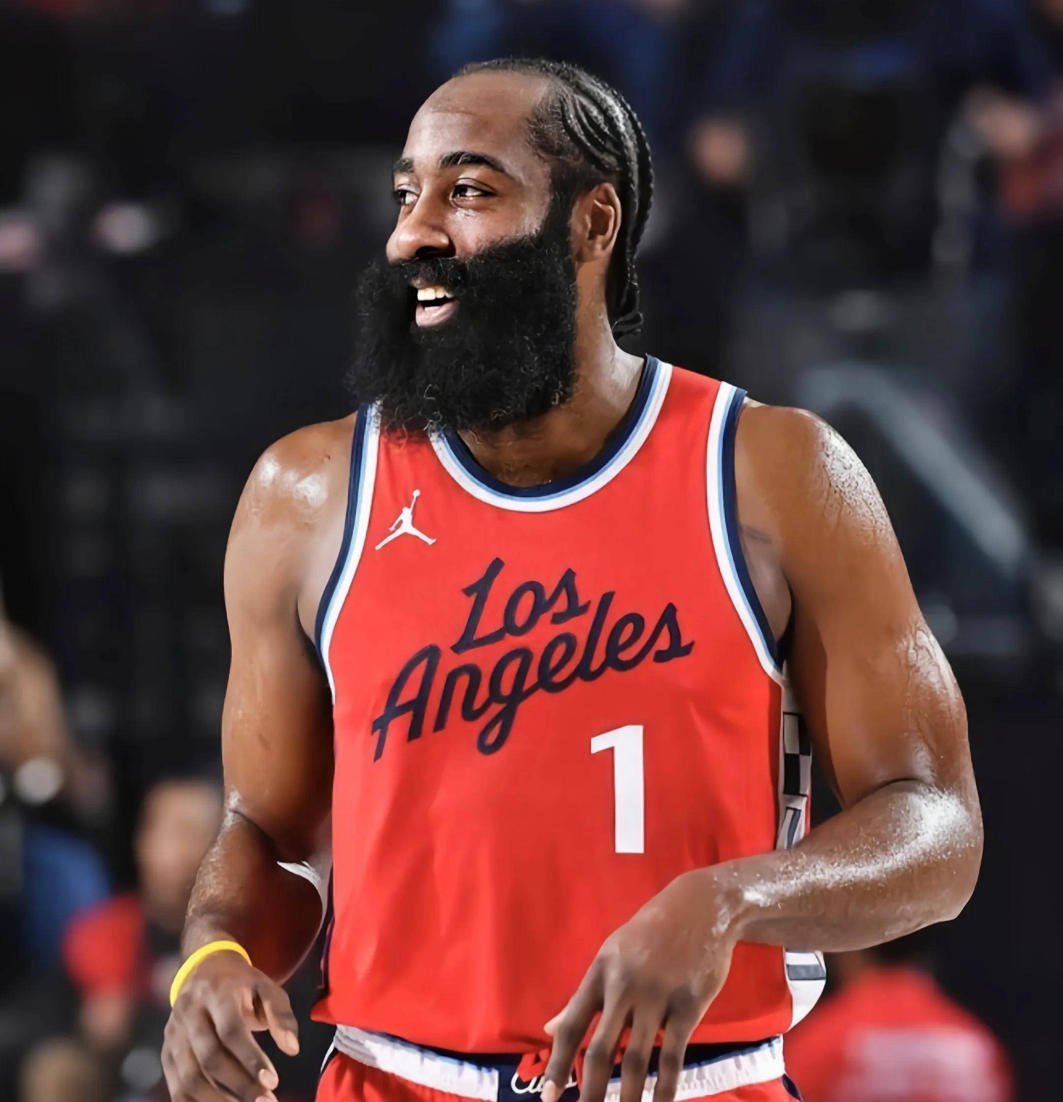 国米vs利物浦首发：萨拉赫缺席，伊萨克PK劳塔罗，维尔茨替补（国米战利物浦首发出炉：萨拉赫缺阵，伊萨克对决劳塔罗，维尔茨替补待命）